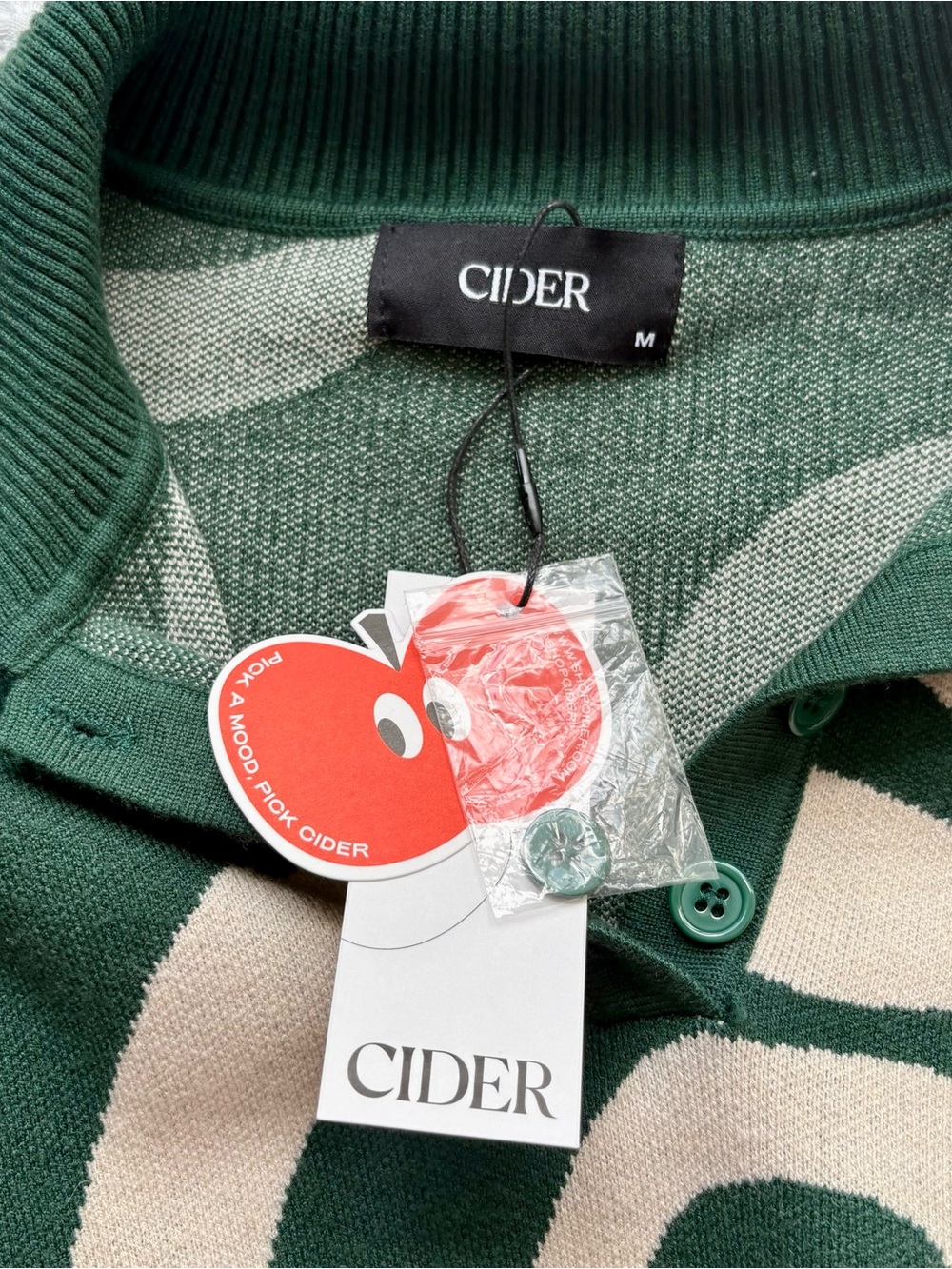 NWT Cider Everyday Illusion Psychedelic Swirl Cropped Collar Sweater Green - M - Picture 3 of 6
